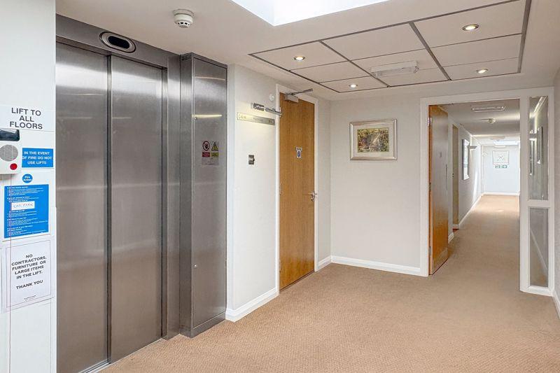 Lift to all floors
