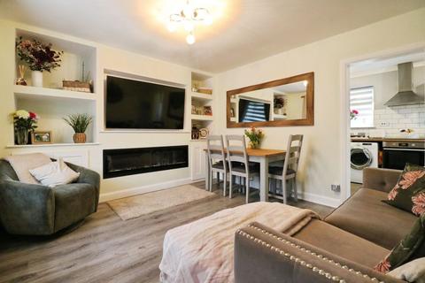 3 bedroom end of terrace house for sale, Mead Avenue, Langley