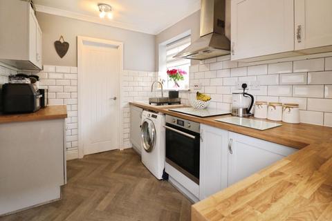 3 bedroom end of terrace house for sale, Mead Avenue, Langley