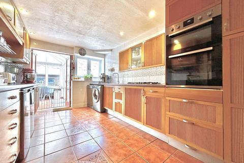 undefined, Hucclecote Road, Gloucester GL3