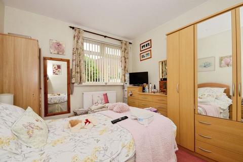 1 bedroom property for sale, Long Drive, Greenford