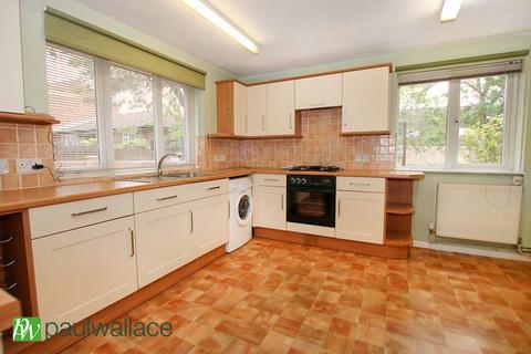 2 bedroom bungalow for sale, Glamis Close, West Cheshunt
