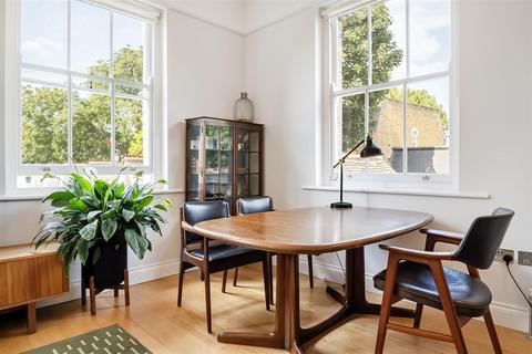 2 bedroom flat for sale, Ealing Court Mansions, Ealing W5
