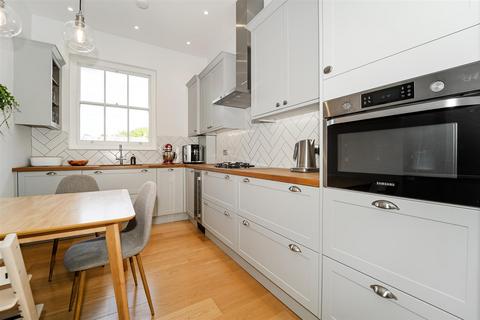 2 bedroom flat for sale, Ealing Court Mansions, Ealing W5