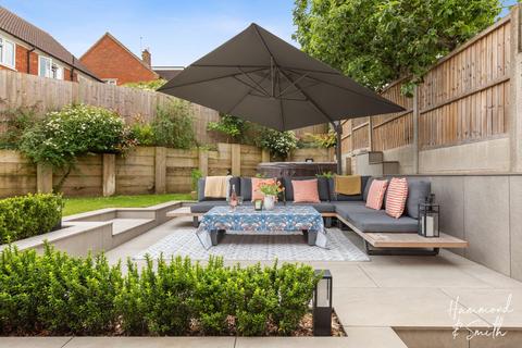 24 Rayfield, Epping, CM16 5AB