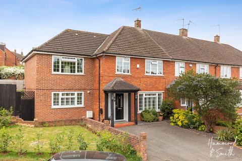 24 Rayfield, Epping, CM16 5AB