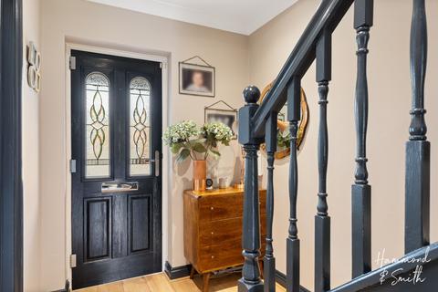 24 Rayfield, Epping, CM16 5AB