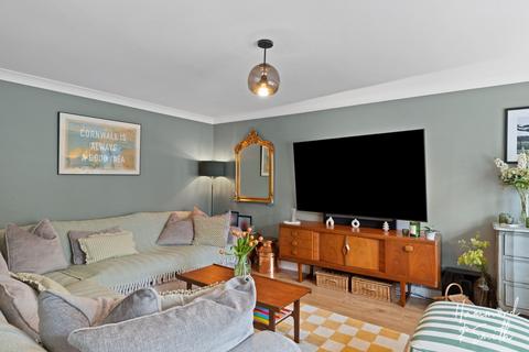 24 Rayfield, Epping, CM16 5AB