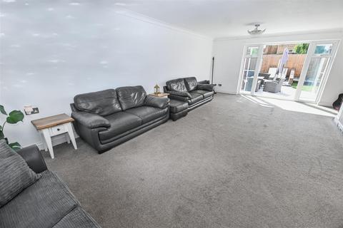 4 bedroom detached house for sale, Sunningdale, Canvey Island SS8