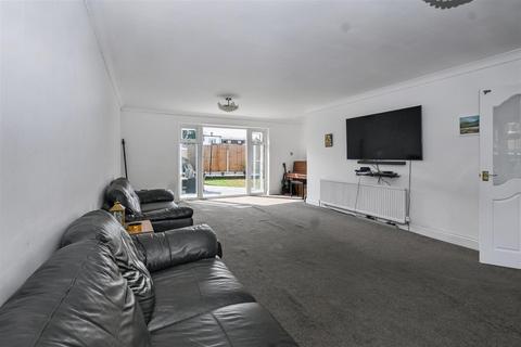 4 bedroom detached house for sale, Sunningdale, Canvey Island SS8