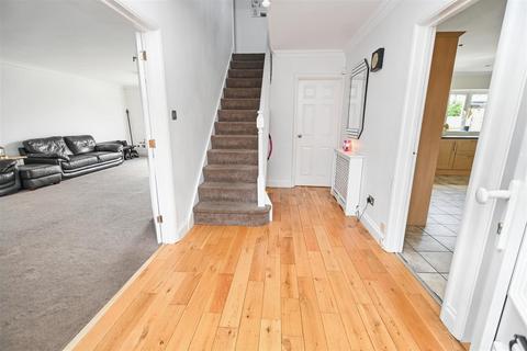 4 bedroom detached house for sale, Sunningdale, Canvey Island SS8