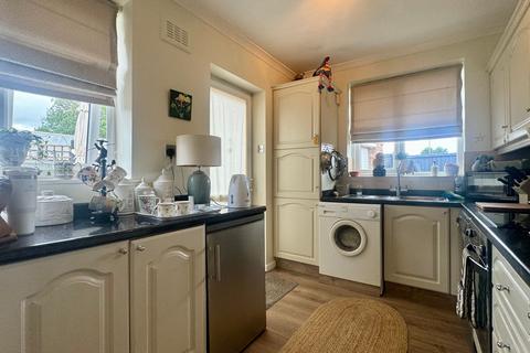2 bedroom semi-detached bungalow to rent, Batchelor Road, Fleckney, LE8