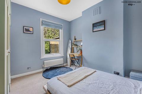 154b Ivydale Road, London, SE15 3BT