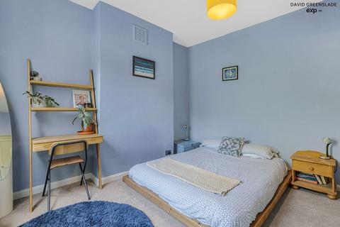 154b Ivydale Road, London, SE15 3BT