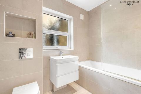 154b Ivydale Road, London, SE15 3BT