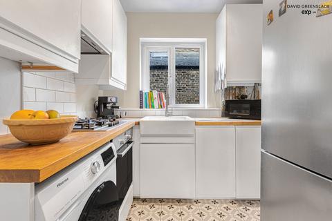 154b Ivydale Road, London, SE15 3BT