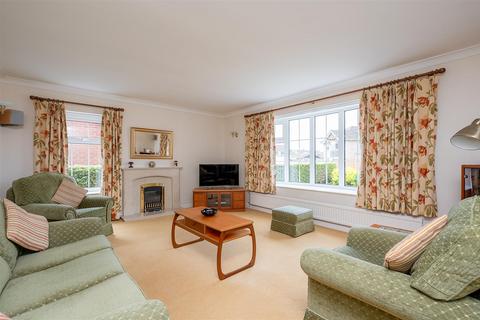2 bedroom detached bungalow for sale, Greenside Walk, Dunnington, York YO19 5RQ
