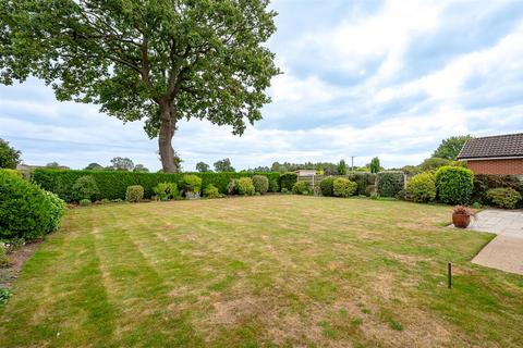 2 bedroom detached bungalow for sale, Greenside Walk, Dunnington, York YO19 5RQ