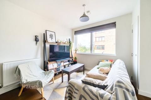 1 bedroom apartment for sale, Kenneth Way, London