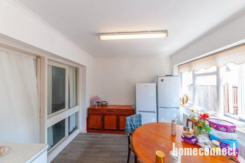 39 Weald Way, Romford, RM7 9PH