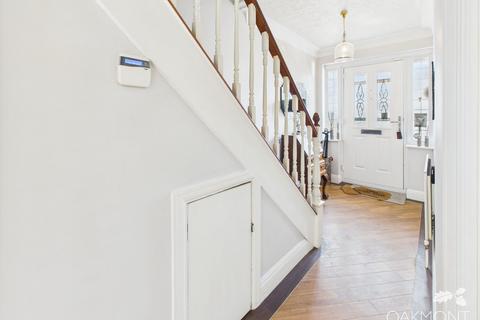 3 bedroom terraced house for sale, Carlton Road, Romford