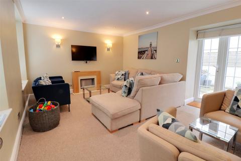 6 bedroom terraced house for sale, Regent Place, Ilfracombe, Devon, EX34