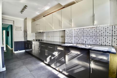 49 Court Avenue, Romford, RM3 0XS