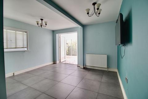 49 Court Avenue, Romford, RM3 0XS