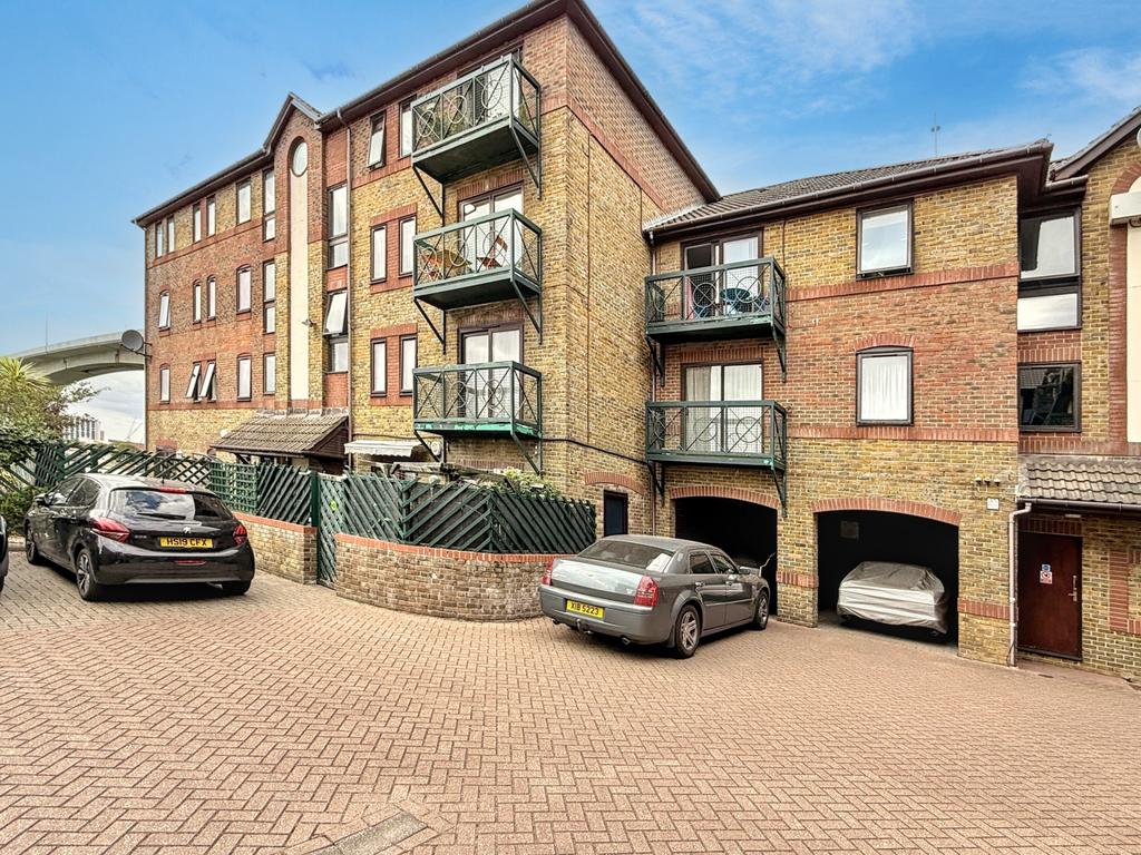 2 Bedroom Flat for Sale