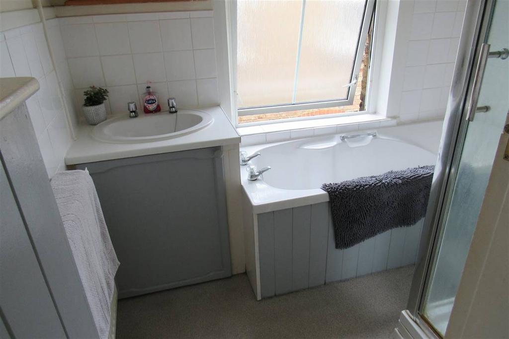 Shower/Bathroom
