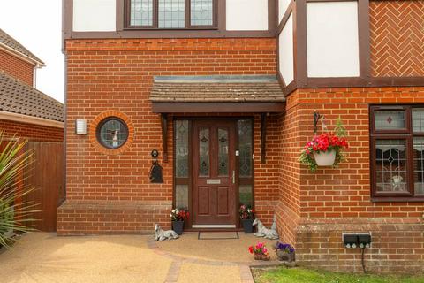 4 bedroom detached house for sale, Fulmar Way, Herne Bay