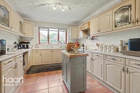 3 bedroom detached house for sale, Church Road, Thetford