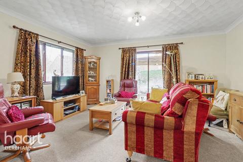 3 bedroom detached house for sale, Church Road, Thetford
