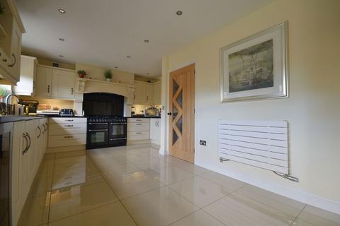 4 bedroom detached house for sale, Oak Close, Swadlincote DE11
