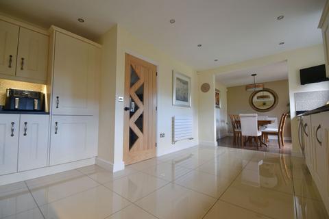 4 bedroom detached house for sale, Oak Close, Swadlincote DE11