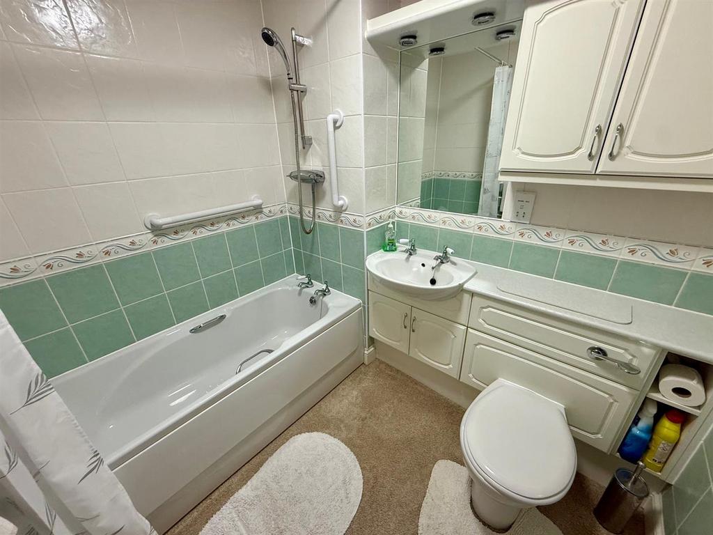 PC25 Bathroom.jpg