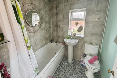 21 Broadlands Close, Dunscroft, Doncaster, DN7 4NN
