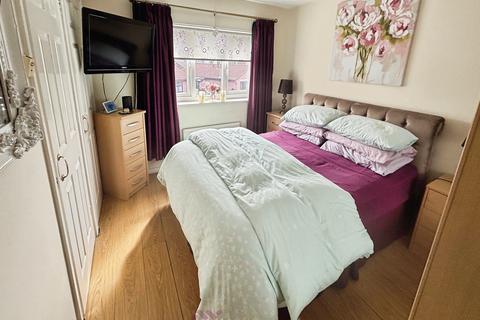 21 Broadlands Close, Dunscroft, Doncaster, DN7 4NN