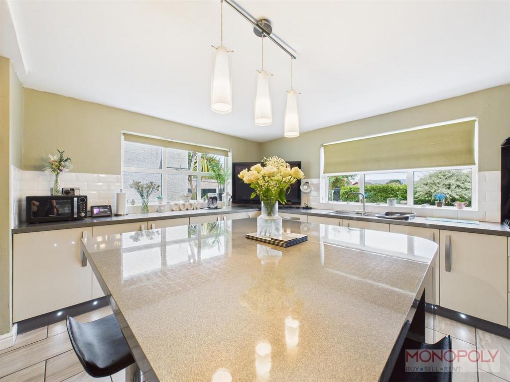 CAM04439 G0-PR0128-STILL011.jpg