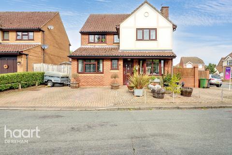 4 bedroom detached house for sale, Cromwell Close, Swaffham