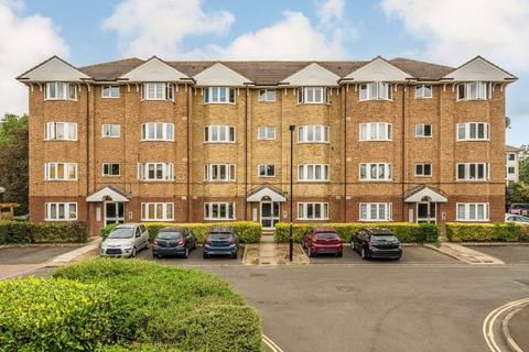 114 Varsity Drive, Twickenham, TW1 1AJ