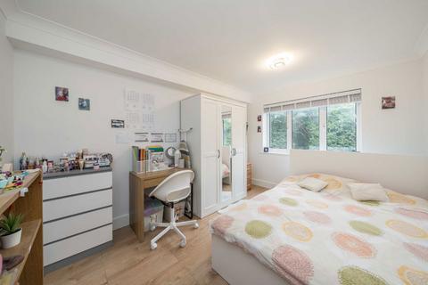 114 Varsity Drive, Twickenham, TW1 1AJ