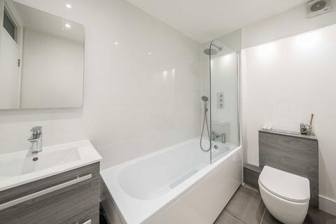 114 Varsity Drive, Twickenham, TW1 1AJ