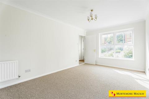 30 Macleod Road, London, N21 1SN