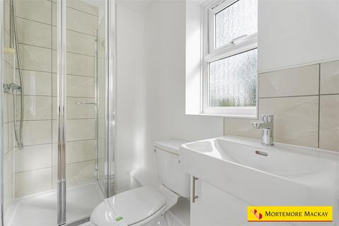 30 Macleod Road, London, N21 1SN