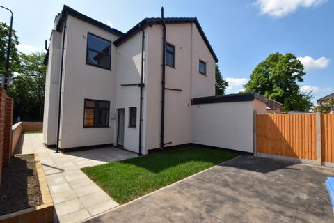 2 bedroom semi-detached house to rent, Flixton Road, Urmston, M41 5QF