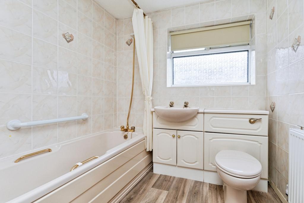 Pbox-bathroom-326009.jpg