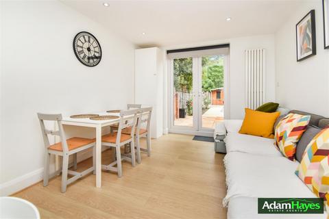2 bedroom maisonette for sale, 20 Grove Road, London N12