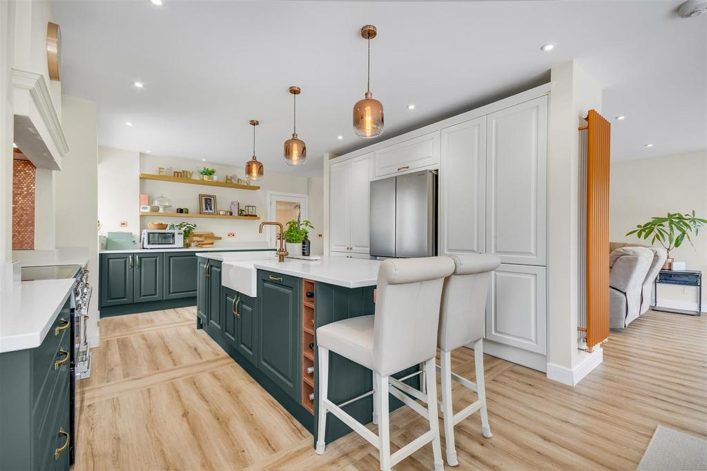 Kitchen 1.jpg