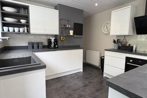 40 Valley New Road, Royton, Oldham, OL2 6BN